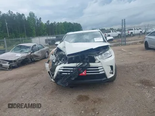 2017 Toyota Highlander XLE with VIN 5TDKZRFH2HS517308, listed as a IAAI auction lot 42170331 with 149,176 mi miles and . Bid and sale history available at DreamBid. Image 12.