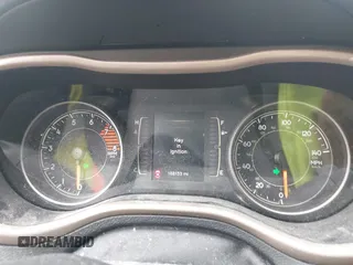 2017 Jeep Cherokee Altitude z VIN 1C4PJLAS8HW663337, wystawiony jako IAAI lot #41872749 z przebiegiem 188 153 mil mil oraz . Historia ofert i sprzedaży dostępna na DreamBid. Obrazek 7.