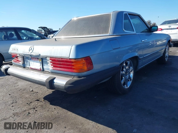 1985 Mercedes-Benz 380 z VIN WDBBA45C6FA020254, wystawiony jako IAAI lot #41254573 z przebiegiem 74 344 mil mil oraz . Historia ofert i sprzedaży dostępna na DreamBid. Obrazek 4.