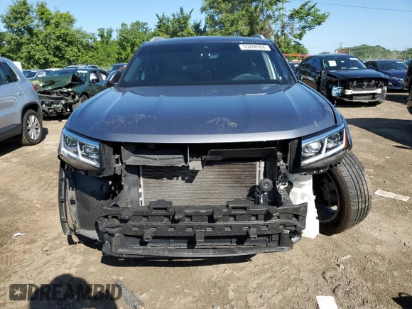 2021 Volkswagen Atlas SEL z VIN 1V2BC2CA9MC205738, wystawiony jako Copart lot #55288504 z przebiegiem 59 838 mil mil oraz Szkoda całkowita • Salvage title. Historia ofert i sprzedaży dostępna na DreamBid. Obrazek 5.