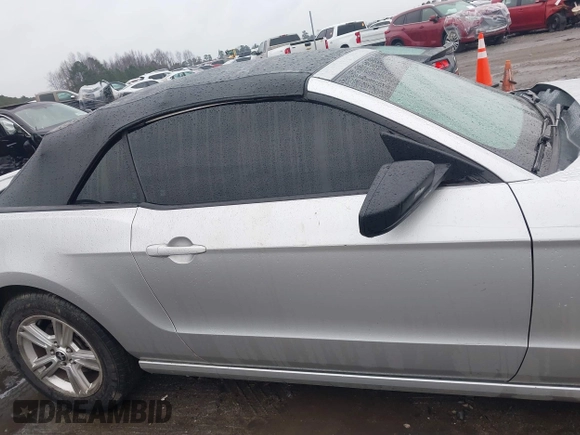 2013 Ford Mustang V6 with VIN 1ZVBP8EM4D5217006, listed as a IAAI auction lot 41560921 with 95,877 mi miles and . Bid and sale history available at DreamBid. Image 14.
