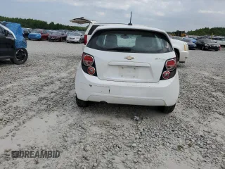 2016 Chevrolet Sonic LS z VIN 1G1JA6SH7G4175526, wystawiony jako Copart lot #55615685 z przebiegiem 178 691 mil mil oraz Czysty tytuł • Clean title. Historia ofert i sprzedaży dostępna na DreamBid. Obrazek 6.