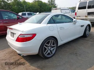2015 Mercedes-Benz SLK 250 z VIN WDDPK4HA2FF100514, wystawiony jako IAAI lot #42414167 z przebiegiem 120 615 mil mil oraz . Historia ofert i sprzedaży dostępna na DreamBid. Obrazek 4.