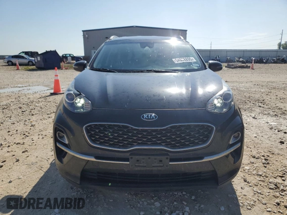 2020 Kia Sportage EX z VIN KNDPN3AC3L7702030, wystawiony jako Copart lot #54978895 z przebiegiem 53 099 mil mil oraz Czysty tytuł • Clean title. Historia ofert i sprzedaży dostępna na DreamBid. Obrazek 5.