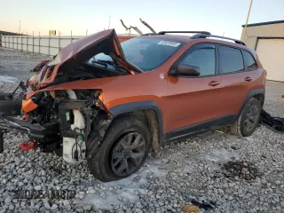 2016 Jeep Cherokee Trailhawk z VIN 1C4PJMBSXGW286822, wystawiony jako Copart lot #42823545 z przebiegiem 66 898 mil mil oraz Szkoda całkowita • Salvage title. Historia ofert i sprzedaży dostępna na DreamBid. Obrazek 1.