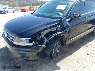 2018 Volkswagen Tiguan SEL with VIN 3VV3B7AX2JM165849, listed as a IAAI auction lot 41827856 with 114,238 mi miles. Bid and sale history available at carsss.com. Image 6.