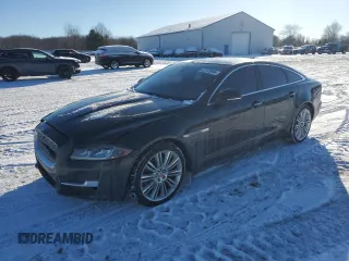 2017 Jaguar XJ z VIN SAJXJ1GD9H8W05594, wystawiony jako Copart lot #87329894 z przebiegiem 59 431 mil mil oraz Szkoda całkowita • Salvage title. Historia ofert i sprzedaży dostępna na DreamBid. Obrazek 1.