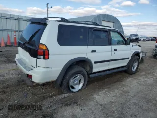 2000 Mitsubishi Montero Sport LS with VIN JA4MT31H1YP027476, listed as a Copart auction lot 48561035 with 337,587 mi miles and Salvage Title. Bid and sale history available at carsss.com. Image 3.