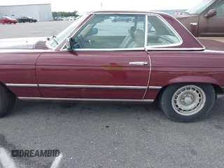 1985 Mercedes-Benz 380 z VIN WDBBA45C0FA026342, wystawiony jako IAAI lot #42197536 z przebiegiem 116 373 mil mil oraz . Historia ofert i sprzedaży dostępna na DreamBid. Obrazek 18.