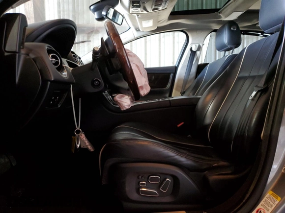 2012 Jaguar XJ XJL with VIN SAJWA2GB6CLV27068, listed as a Copart auction lot 80392293 with 88,636 mi miles and Salvage title. Bid and sale history available at DreamBid. Image 7.