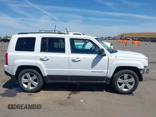 2016 Jeep Patriot Sport z VIN 1C4NJPBB5GD774662, wystawiony jako IAAI lot #42203371 z przebiegiem 172 993 mil mil oraz . Historia ofert i sprzedaży dostępna na DreamBid. Obrazek 14.