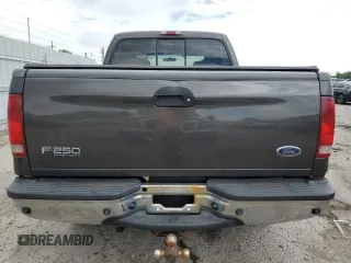 2006 Ford F-250 XL z VIN 1FTSW21P76EB60709, wystawiony jako Copart lot #62276565 z przebiegiem 241 373 mil mil oraz Szkoda całkowita • Salvage title. Historia ofert i sprzedaży dostępna na DreamBid. Obrazek 6.