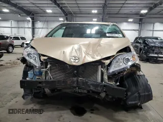 2013 Toyota Sienna XLE z VIN 5TDDK3DCXDS054751, wystawiony jako Copart lot #54004715 z przebiegiem 72 627 mil mil oraz Szkoda całkowita • Salvage title. Historia ofert i sprzedaży dostępna na DreamBid. Obrazek 5.
