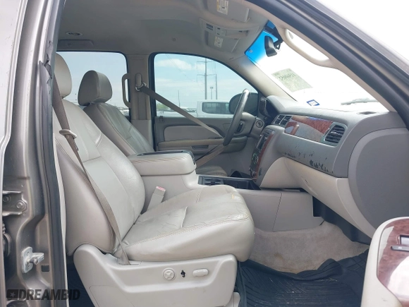 2007 Chevrolet Suburban LT with VIN 3GNFC16J77G114677, listed as a IAAI auction lot 41560052 with 1 mi miles. Bid and sale history available at carsss.com. Image 5.
