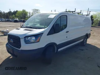 2019 Ford Transit z VIN 1FTYR2ZM1KKA68132, wystawiony jako IAAI lot #42094241 z przebiegiem 154 243 mil mil oraz . Historia ofert i sprzedaży dostępna na DreamBid. Obrazek 17.