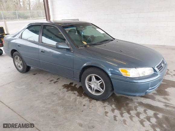 2000 Toyota Camry CE with VIN 4T1BG22KXYU923956, listed as a IAAI auction lot 41937950 with 101,539 mi miles. Bid and sale history available at carsss.com. Image 1.