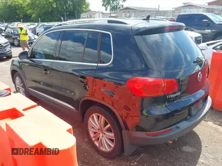 2015 Volkswagen Tiguan SE с VIN WVGAV7AX7FW510549, выставлен на аукционе IAAI как лот 42652715 с пробегом 152 488 миль миль и . История ставок и продаж доступна на DreamBid. Изображение 3.