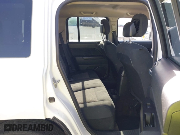 2014 Jeep Patriot Sport with VIN 1C4NJPBB4ED916030, listed as a IAAI auction lot 41690863 with 205,458 mi miles. Bid and sale history available at carsss.com. Image 8.