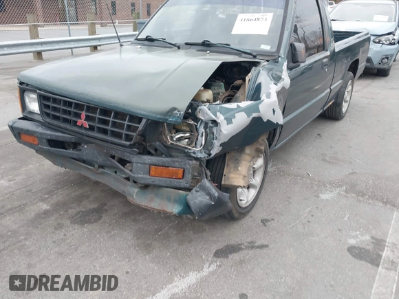 1992 Mitsubishi Mighty Max z VIN JA7FL24W5NP011633, wystawiony jako IAAI lot #41864873 z przebiegiem 301 895 mil mil oraz . Historia ofert i sprzedaży dostępna na DreamBid. Obrazek 6.