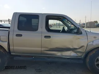 2004 Nissan Frontier XE z VIN 1N6ED27T54C427374, wystawiony jako IAAI lot #41712499 z przebiegiem 218 902 mil mil oraz . Historia ofert i sprzedaży dostępna na DreamBid. Obrazek 13.