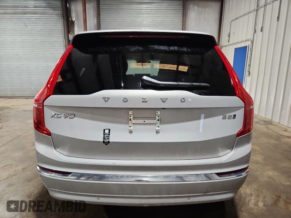 2025 Volvo XC90 Core z VIN YV4M12PJ9S1335325, wystawiony jako Copart lot #59616245 z przebiegiem 13 776 mil mil oraz Czysty tytuł • Clean title. Historia ofert i sprzedaży dostępna na DreamBid. Obrazek 6.