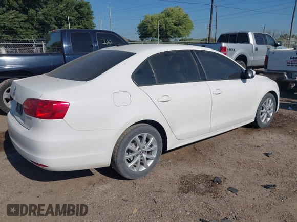 2012 Volkswagen Jetta Sedan SE w/Convenience with VIN 3VWDX7AJ2CM309397, listed as a IAAI auction lot 42020102 with 1 mi miles. Bid and sale history available at carsss.com. Image 4.