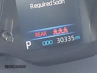 2022 Toyota Corolla Cross LE z VIN 7MUCAAAG3NV012231, wystawiony jako IAAI lot #42022931 z przebiegiem 30 335 mil mil oraz . Historia ofert i sprzedaży dostępna na DreamBid. Obrazek 15.