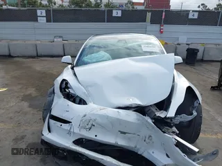 2021 Tesla Model 3 Standard Range Plus z VIN 5YJ3E1EA5MF941392, wystawiony jako IAAI lot #41888597 z przebiegiem 111 617 mil mil oraz . Historia ofert i sprzedaży dostępna na DreamBid. Obrazek 11.