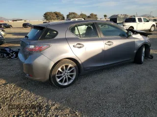 2013 Lexus CT 200h z VIN JTHKD5BH5D2128885, wystawiony jako Copart lot #87327264 z przebiegiem 122 074 mil mil oraz Szkody całkowita. Historia ofert i sprzedaży dostępna na DreamBid. Obrazek 3.