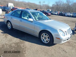 2006 Mercedes-Benz E-Class 3.5L with VIN WDBUF56J06A737827, listed as a IAAI auction lot 41748739 with 197,843 mi miles. Bid and sale history available at carsss.com. Image 1.