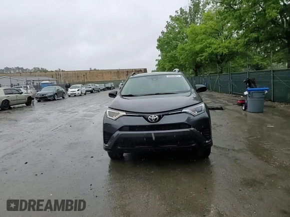 2017 Toyota RAV4 LE z VIN JTMZFREV5HJ130828, wystawiony jako Copart lot #58400825 z przebiegiem 99 116 mil mil oraz Szkoda całkowita • Salvage title. Historia ofert i sprzedaży dostępna na DreamBid. Obrazek 14.