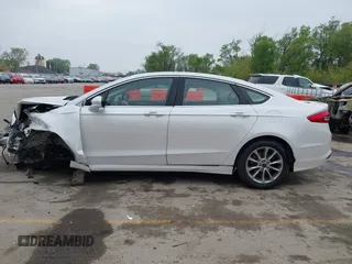 2017 Ford Fusion SE with VIN 3FA6P0HD2HR274458, listed as a IAAI auction lot 42042518 with 99,983 mi miles and . Bid and sale history available at carsss.com. Image 15.