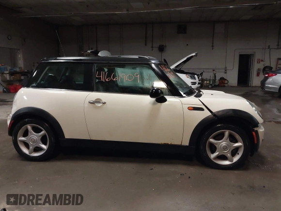 2004 MINI Hardtop with VIN WMWRC33404TC48963, listed as a IAAI auction lot 41661909 with 182,532 mi miles and . Bid and sale history available at DreamBid. Image 13.