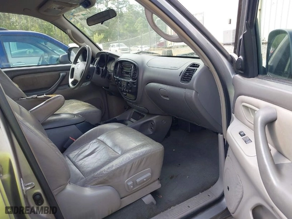 2004 Toyota Sequoia SR5 with VIN 5TDZT34A84S209752, listed as a IAAI auction lot 41953699 with 167,262 mi miles. Bid and sale history available at carsss.com. Image 5.