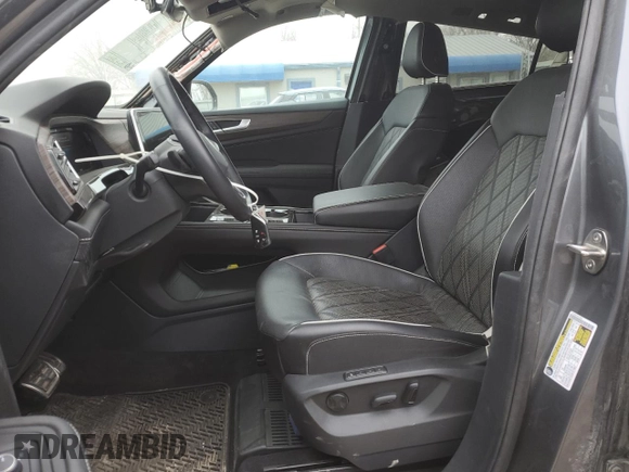 2024 Volkswagen Atlas SEL Premium R-Line with VIN 1V2FR2CA1RC520945, listed as a Copart auction lot 44778565 with 25,003 mi miles and Salvage title. Bid and sale history available at DreamBid. Image 7.
