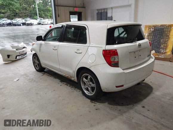 2008 Scion xD z VIN JTKKU10498J009543, wystawiony jako IAAI lot #42403559 z przebiegiem 243 108 mil mil oraz . Historia ofert i sprzedaży dostępna na DreamBid. Obrazek 3.