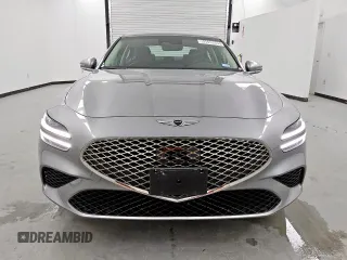2025 Genesis G70 2.5T z VIN KMTG34SC2SU151097, wystawiony jako Copart lot #60698895 z przebiegiem 10 345 mil mil oraz Czysty tytuł • Clean title. Historia ofert i sprzedaży dostępna na DreamBid. Obrazek 5.
