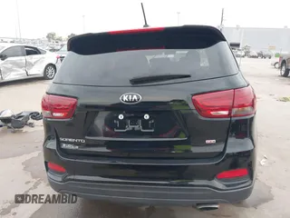2020 Kia Sorento LX with VIN 5XYPG4A35LG642383, listed as a IAAI auction lot 41232335 with 61,802 mi miles. Bid and sale history available at carsss.com. Image 17.