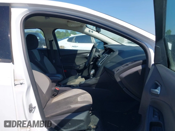 2014 Ford Focus SE with VIN 1FADP3K29EL180300, listed as a IAAI auction lot 42035362 with 1 mi miles. Bid and sale history available at carsss.com. Image 5.