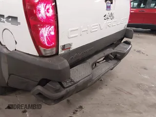 2005 Chevrolet Avalanche LS z VIN 3GNGK22G05G118929, wystawiony jako IAAI lot #42364988 z przebiegiem 280 772 mil mil oraz . Historia ofert i sprzedaży dostępna na DreamBid. Obrazek 6.