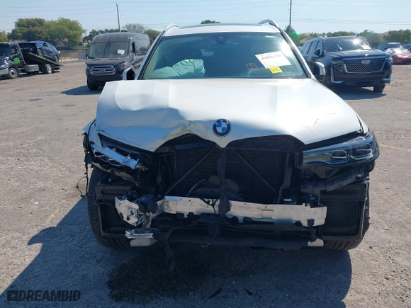 2020 BMW X7 xDrive40i with VIN 5UXCW2C00L9A03002, listed as a IAAI auction lot 41856130 with 33,713 mi miles. Bid and sale history available at carsss.com. Image 6.
