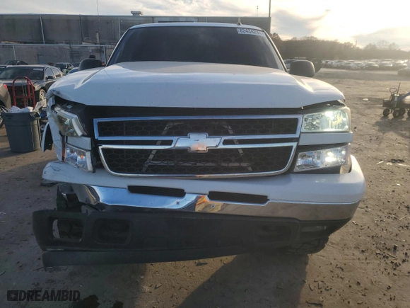 2006 Chevrolet Silverado 1500 LT2 with VIN 1GCEK19B36Z233272, listed as a Copart auction lot 82434244 with 182,974 mi miles and Salvage Title. Bid and sale history available at carsss.com. Image 5.