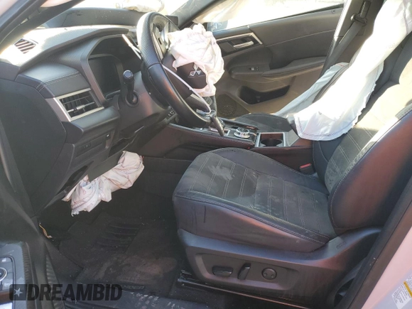 2023 Mitsubishi Outlander SE z VIN JA4J3UA81PZ031071, wystawiony jako Copart lot #42016205 z przebiegiem 40 627 mil mil oraz Szkoda całkowita • Salvage title. Historia ofert i sprzedaży dostępna na DreamBid. Obrazek 7.