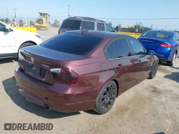 2007 BMW 3 Series 335i z VIN WBAVB73577PA85162, wystawiony jako IAAI lot #42427796 z przebiegiem 168 521 mil mil oraz . Historia ofert i sprzedaży dostępna na DreamBid. Obrazek 4.