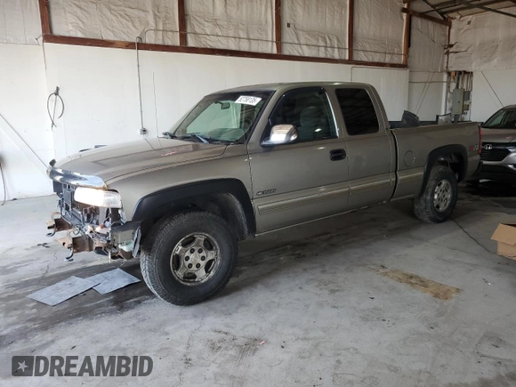 2002 Chevrolet Silverado 1500 LS with VIN 1GCEK19T82E298046, listed as a Copart auction lot 52758135 with 179,594 mi miles and Salvage Title. Bid and sale history available at DreamBid. Image 1.