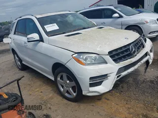 2015 Mercedes-Benz M 350 z VIN 4JGDA5HB8FA555696, wystawiony jako IAAI lot #42156465 z przebiegiem 92 660 mil mil oraz . Historia ofert i sprzedaży dostępna na DreamBid. Obrazek 1.