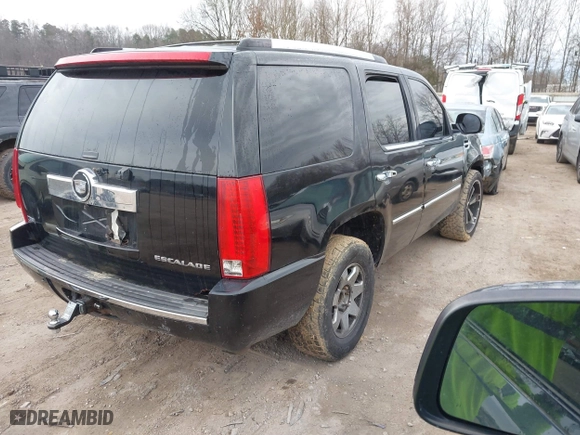 2009 Cadillac Escalade with VIN 1GYFK13269R147563, listed as a IAAI auction lot 41462689 with 210,095 mi miles. Bid and sale history available at carsss.com. Image 4.
