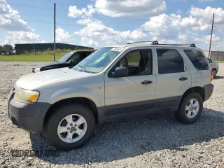 2005 Ford Escape XLT with VIN 1FMYU03115KB27374, listed as a Copart auction lot 72568654 with Not Provided miles and Salvage Title. Bid and sale history available at carsss.com. Image 1.