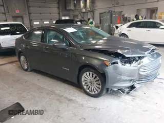 2015 Ford Fusion S Hybrid with VIN 3FA6P0UU8FR178675, listed as a IAAI auction lot 42104712 with 129,998 mi miles. Bid and sale history available at carsss.com. Image 1.