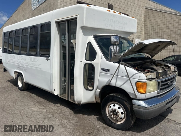 2005 Ford Econoline Cargo z VIN 1FDXE45S15HA86103, wystawiony jako Copart lot #57463555 z przebiegiem 41 714 mil mil oraz Czysty tytuł • Clean title. Historia ofert i sprzedaży dostępna na DreamBid. Obrazek 1.